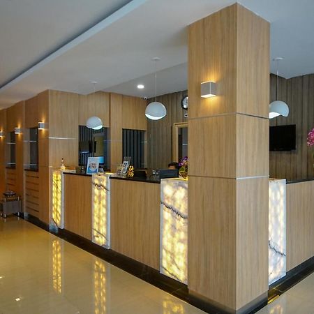 Oyo 344 Kr Hotel Palembang Exteriér fotografie