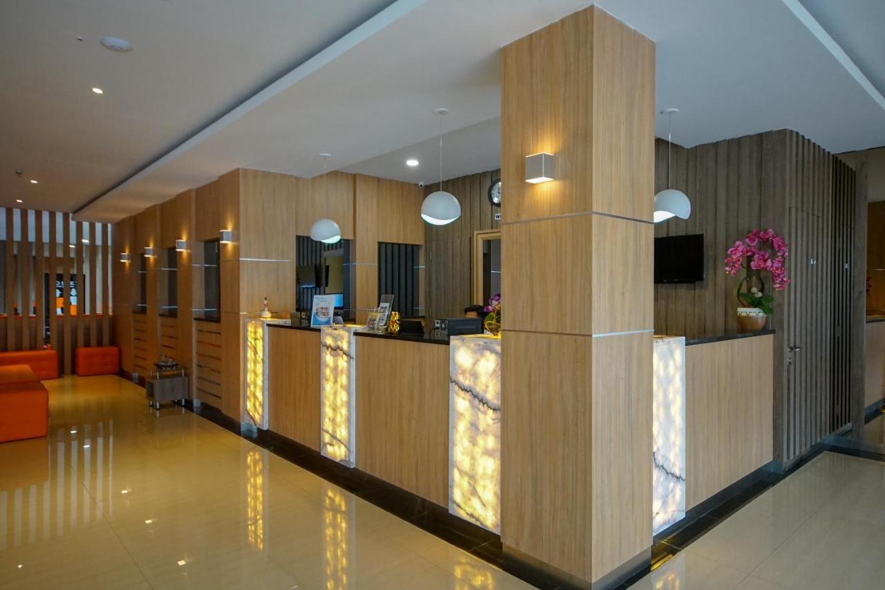 Oyo 344 Kr Hotel Palembang Exteriér fotografie