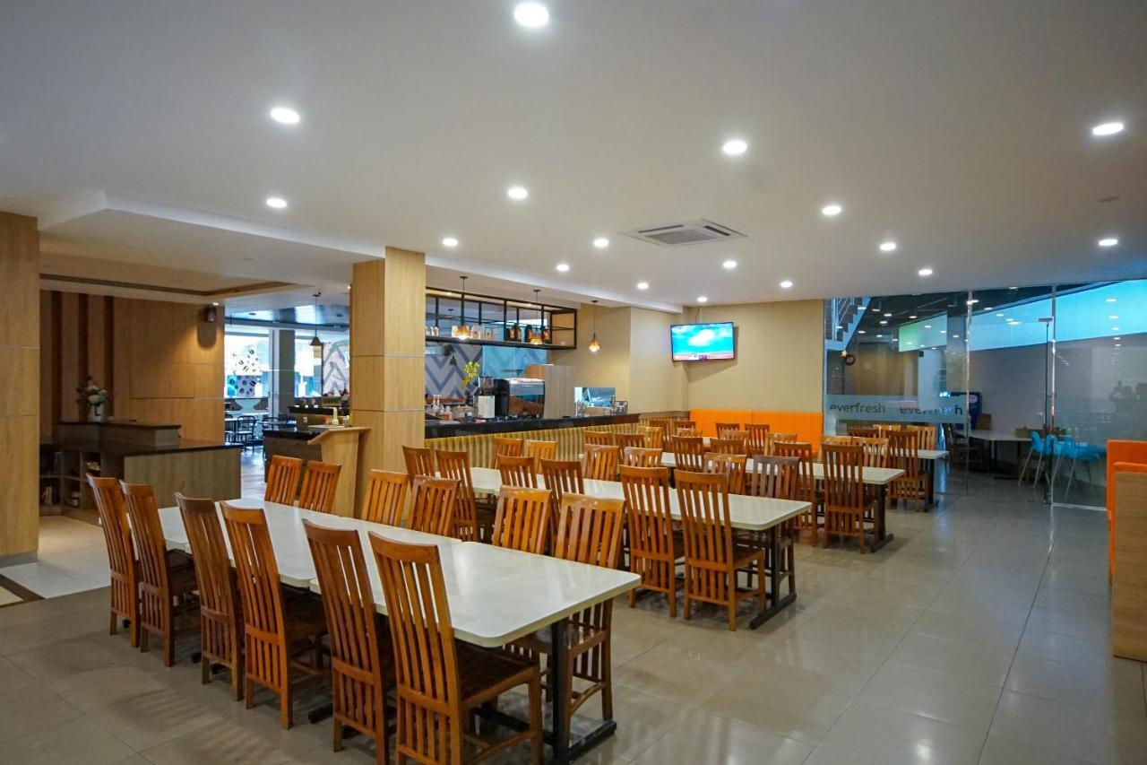 Oyo 344 Kr Hotel Palembang Exteriér fotografie