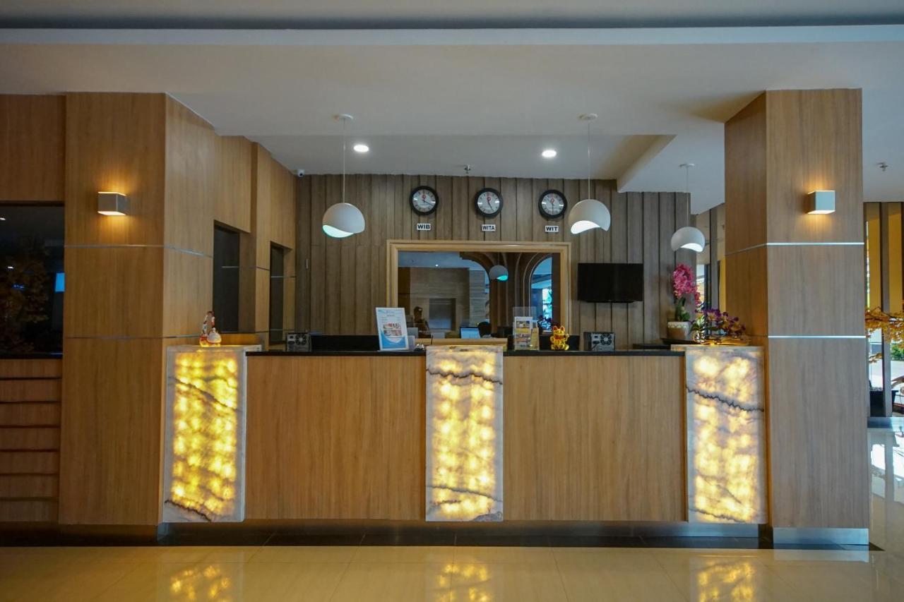 Oyo 344 Kr Hotel Palembang Exteriér fotografie